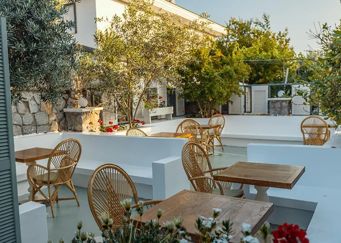 Отель N Cesme *