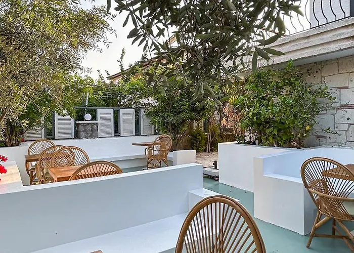 Отель N Cesme *